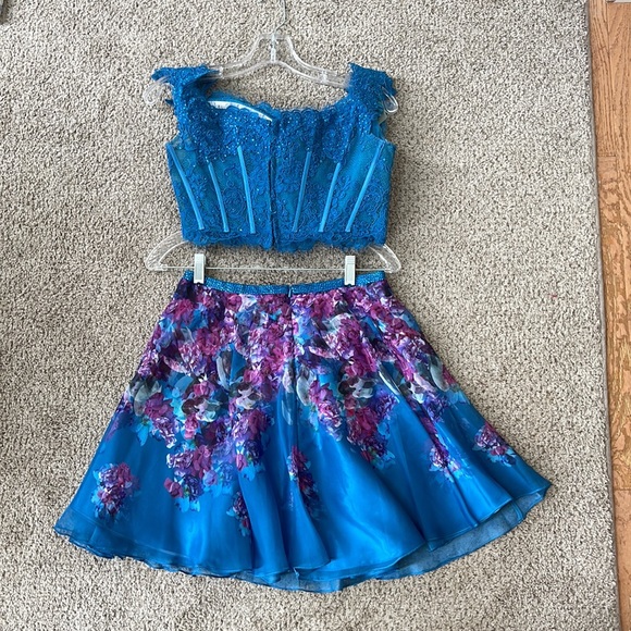 Ellie Wilde size 6 blue homecoming dress - Picture 2 of 3